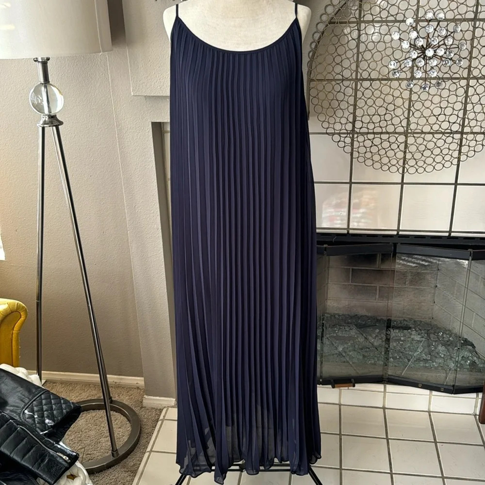 H & M navy blue accordian maxi dress sleeveless size medium - Picture 2 of 12